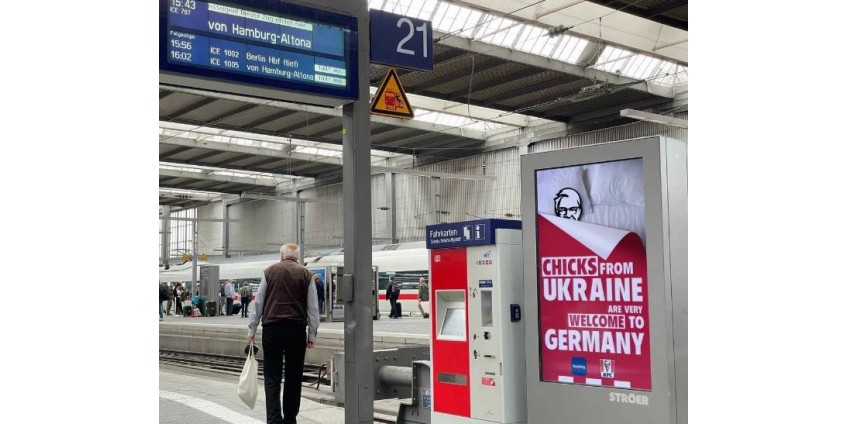 KFC-Werbetafeln erschienen in Deutschland mit einer Einladung, Flüchtlinge aus der Ukraine ins Bett zu bringen